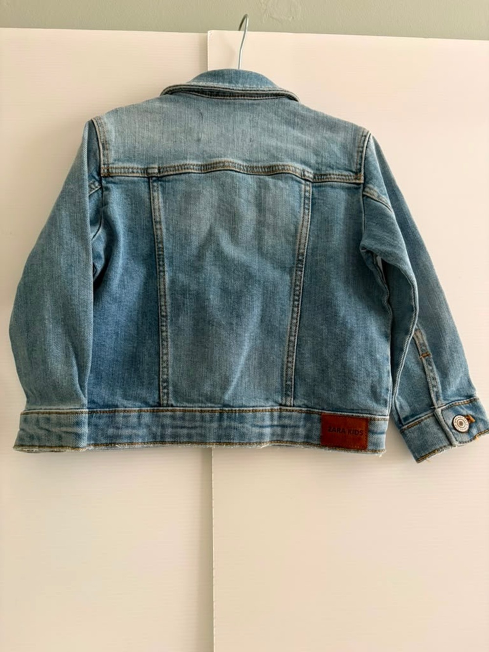 NWT Zara Kids Distressed Denim Jacket - Light Wash Size 5 Girls - Picture 6 of 9